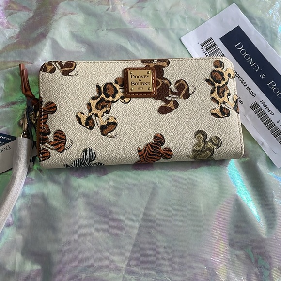 Dooney&Bourke Tote and wallet set - Picture 5 of 7